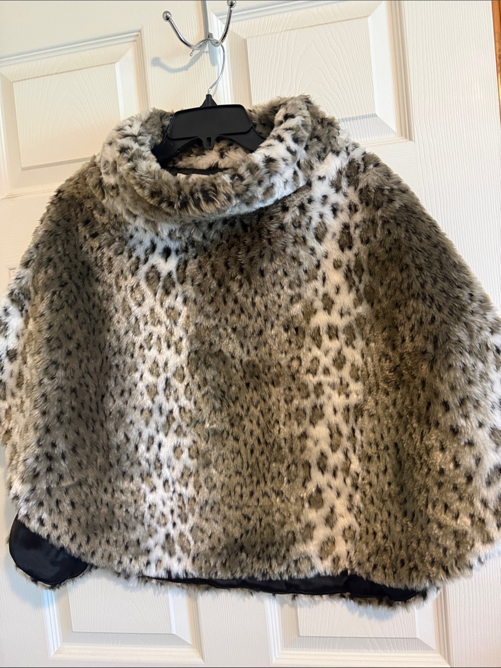 WD.NY Faux Fur Leopard-Print Poncho in Gray and White